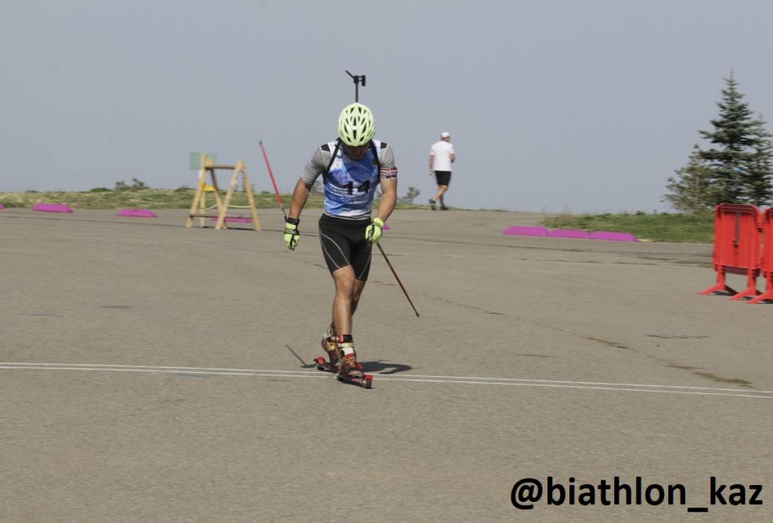 Дастан Делдеш выиграл спринтерскую гонку среди юниоров Летнего Чемпионата РК по биатлону