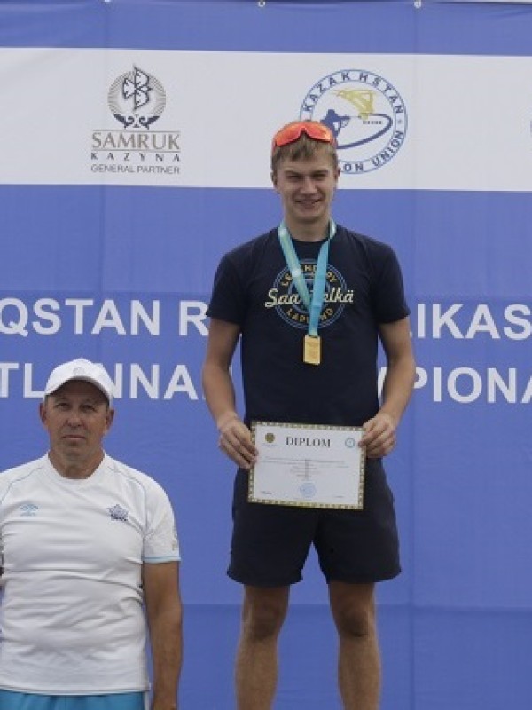 Семен Вдовин стал лучшим с масс-старте среди юношей Летнего Чемпионата РК по биатлону