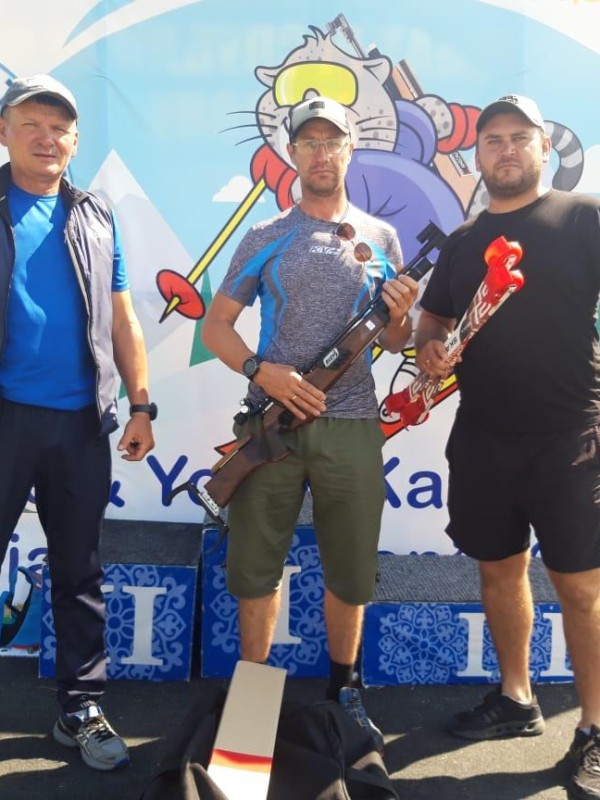 Официальное награждение, раздача специальных призов от имени Союза биатлонистов РК а также выдача нового инвентаря