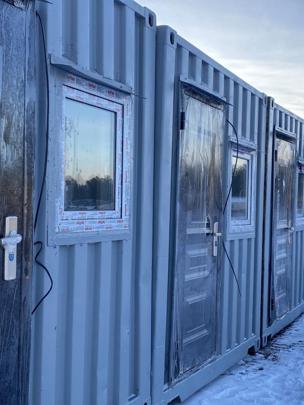 На стадионе установлены вакс-кабины