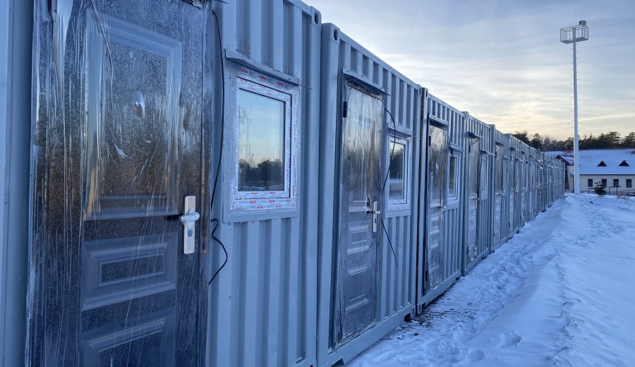 На стадионе установлены вакс-кабины