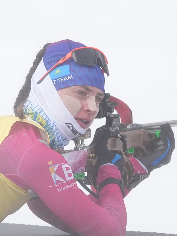 Казахстанские биатлонистки завоевали бронзу в эстафете